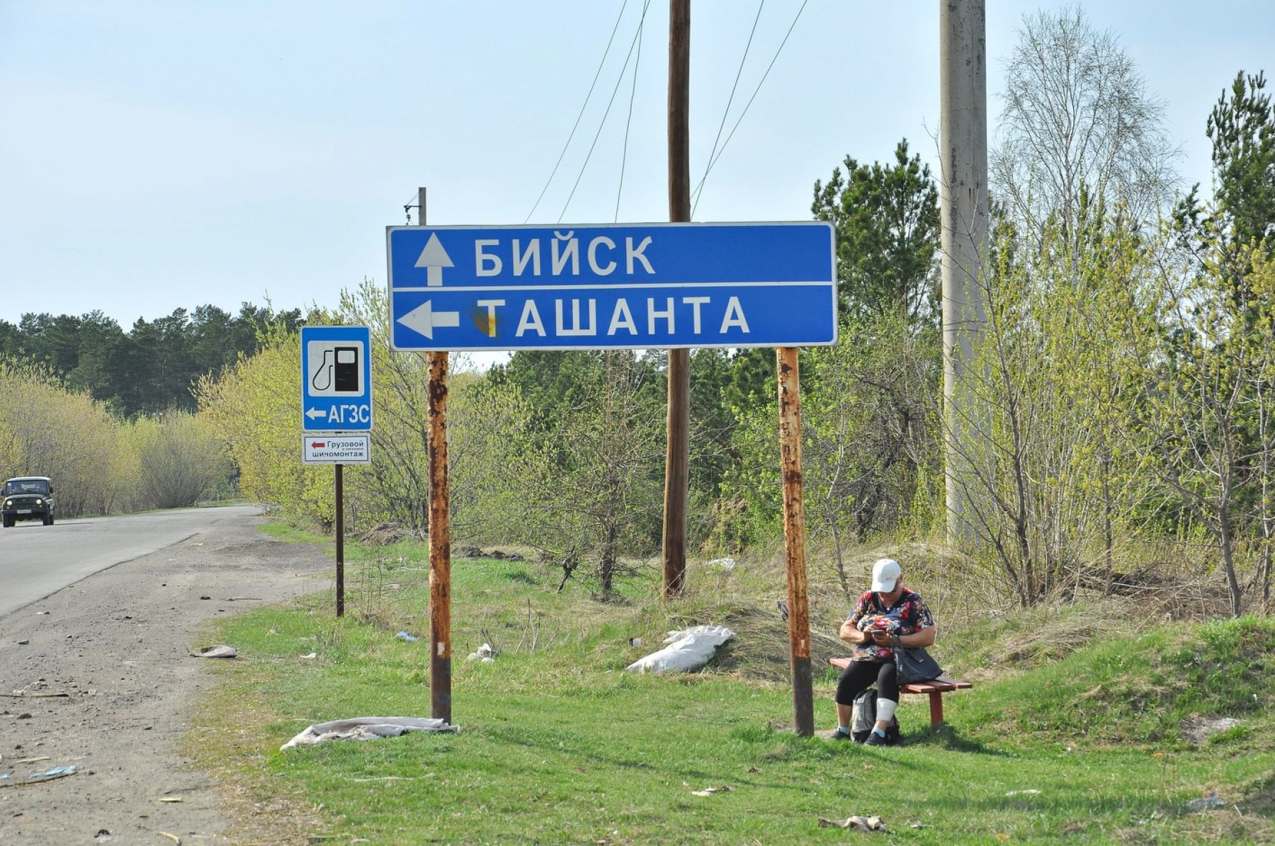 На месте свалок снега в Бийске появились горы мусора с дорог