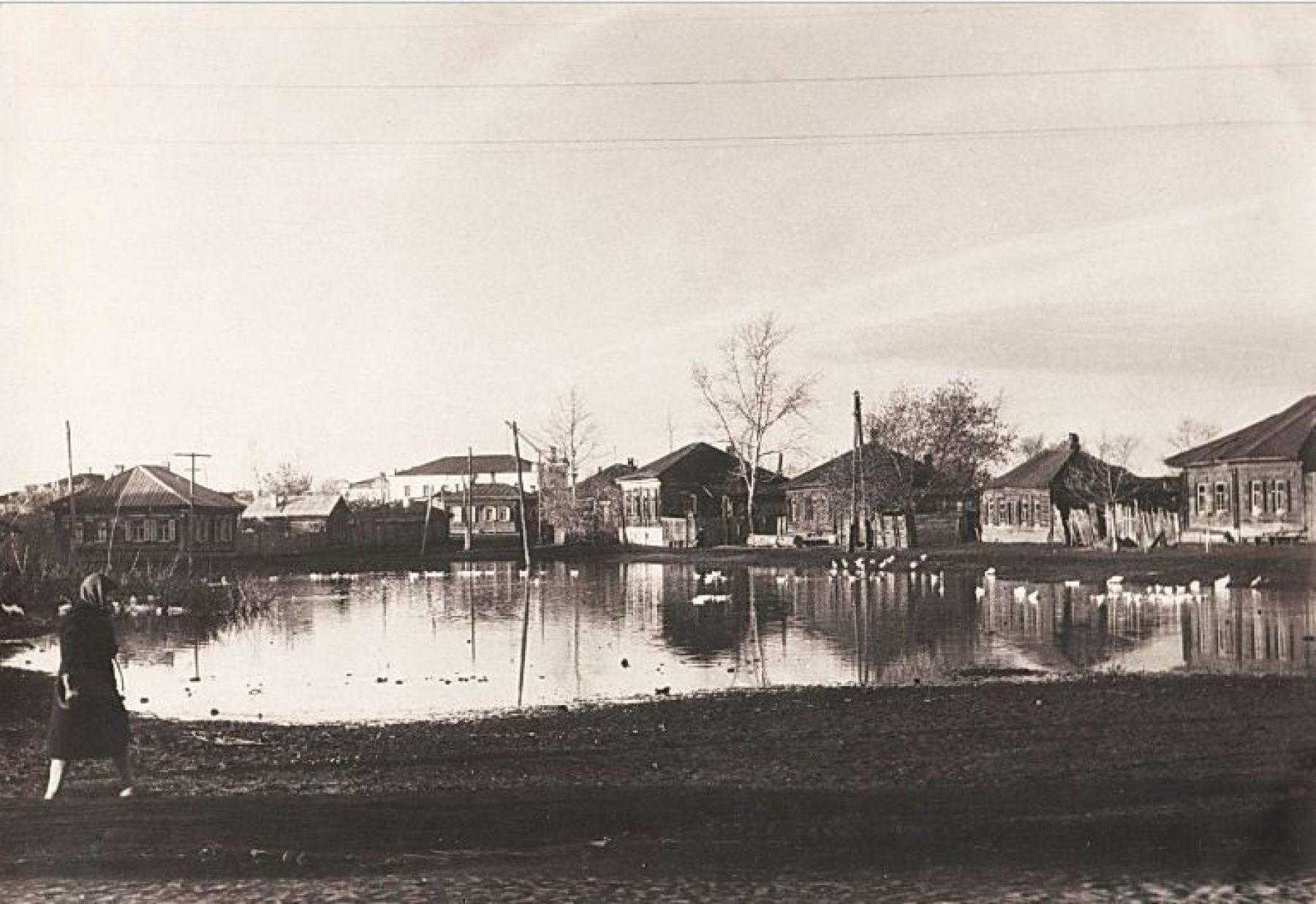 Это озеро и дало название улице - сейчас на этом месте построен дом по пер. Коммунарский, 18