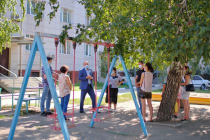 Детская площадка своими руками во дворе частного дома 🧒 Советы и 50+ фото