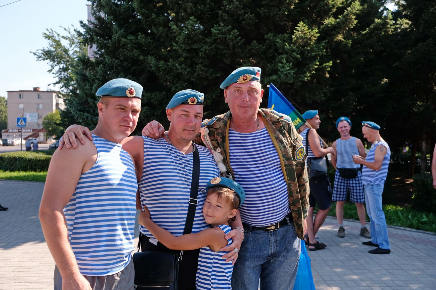 День ВДВ: поздравления принимают десантники Алтайского края 