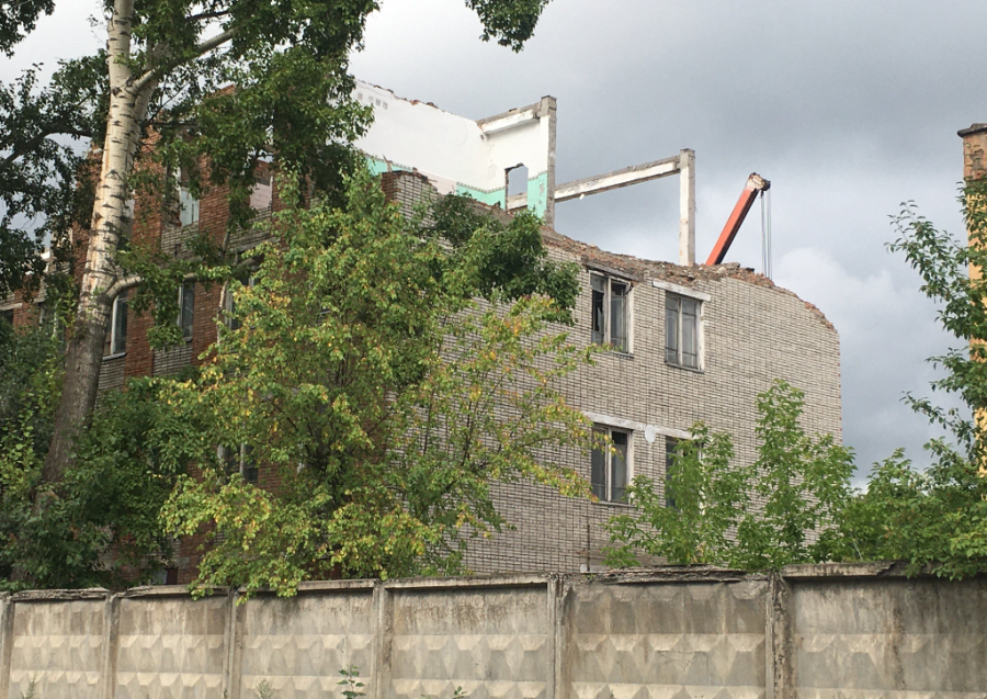 К сентябрю в военном городке Бийска снесут здания казармы и общежития