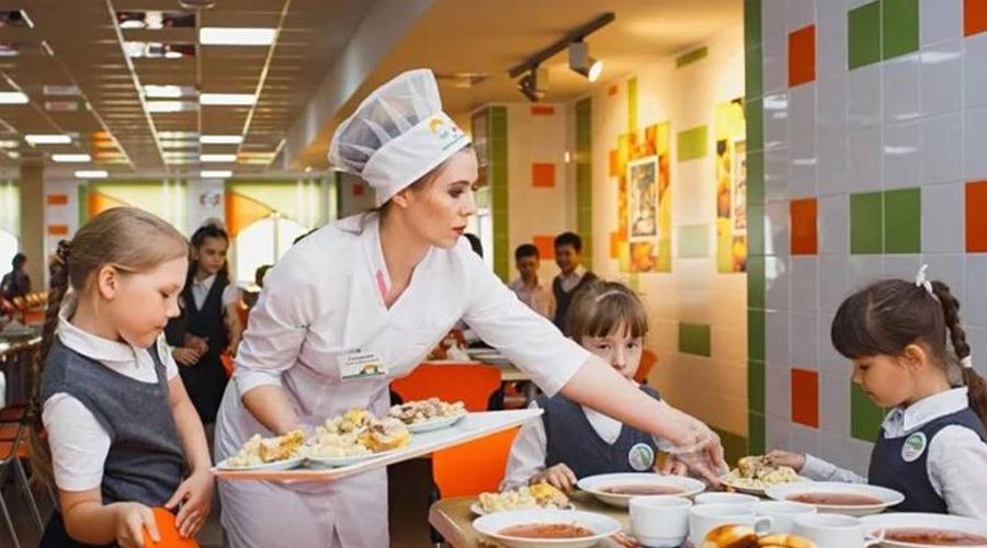 Главный оператор школьного питания в Бийске пообещал удержать цены
