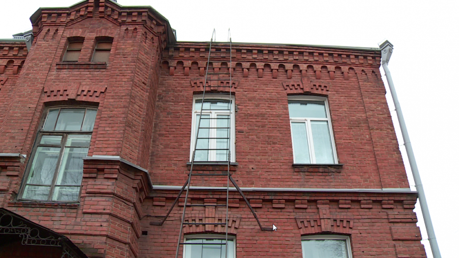 В Бийске ведутся ремонтные работы в жилом историческом памятнике