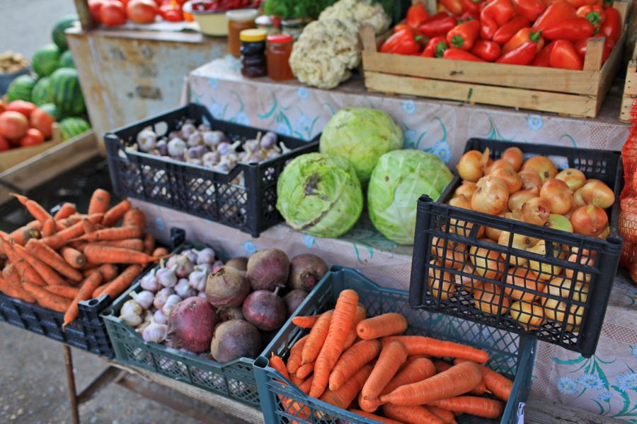 Какие овощи сейчас покупать на рынках Бийска, чтобы сэкономить 