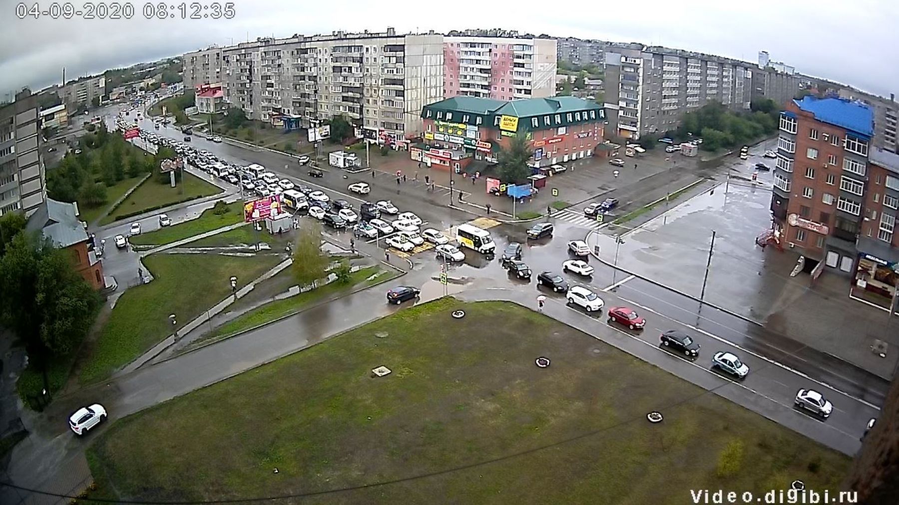 Опоздали на работу: утром 4 сентября Бийск сковали пробки