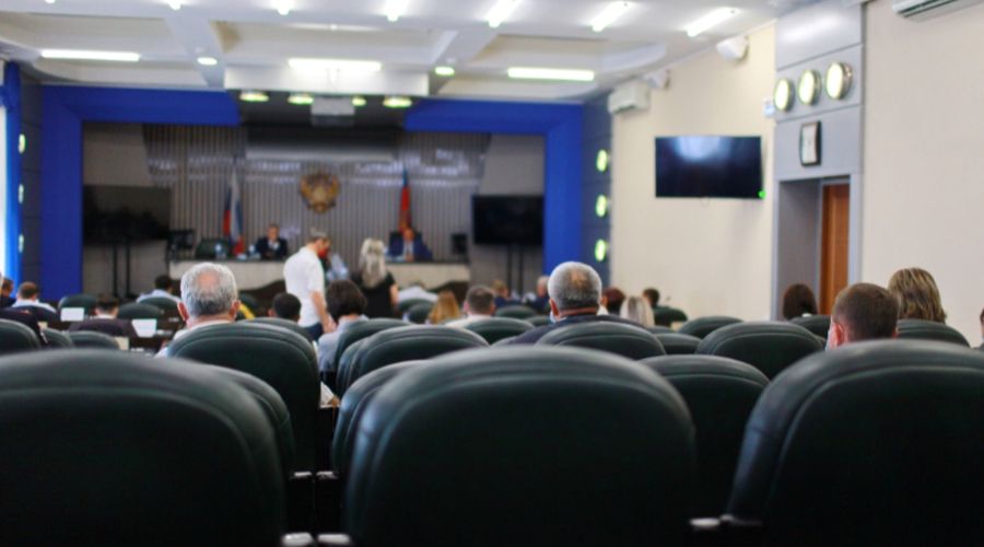 Депутаты Думы Бийска попросили для себя побольше выходных дней