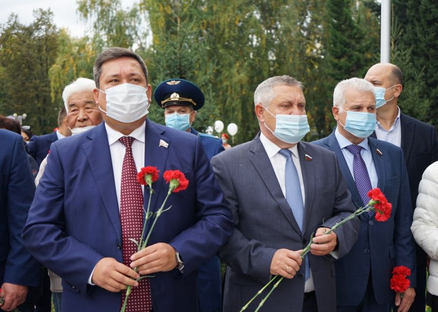 В Горно-Алтайске открыли памятник воинам, погибшим в локальных конфликтах
