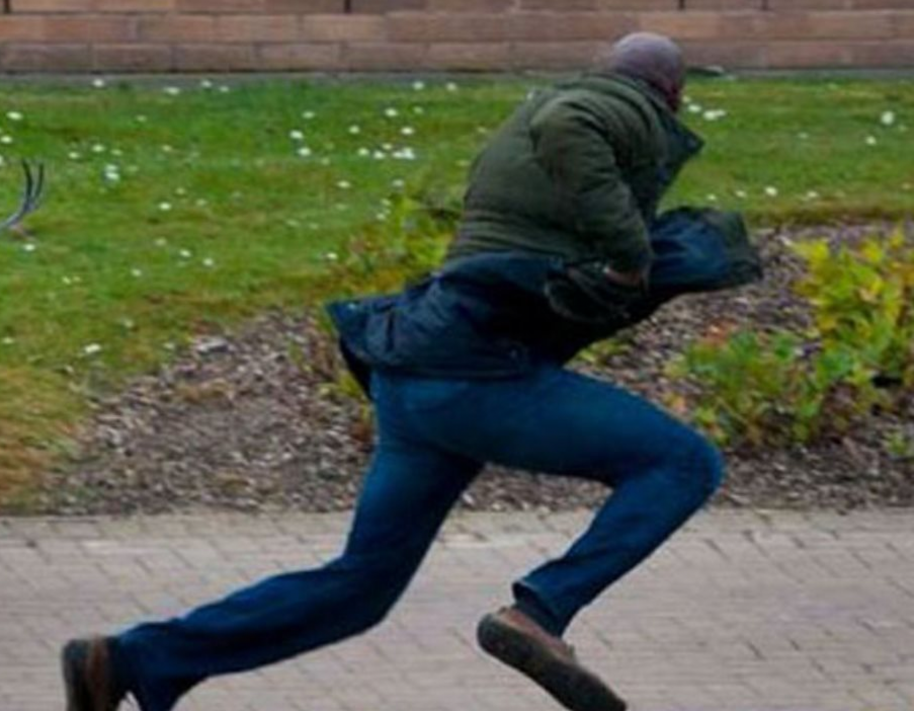 Неравнодушные бийчане задержали многодетного грузина, обокравшего омича