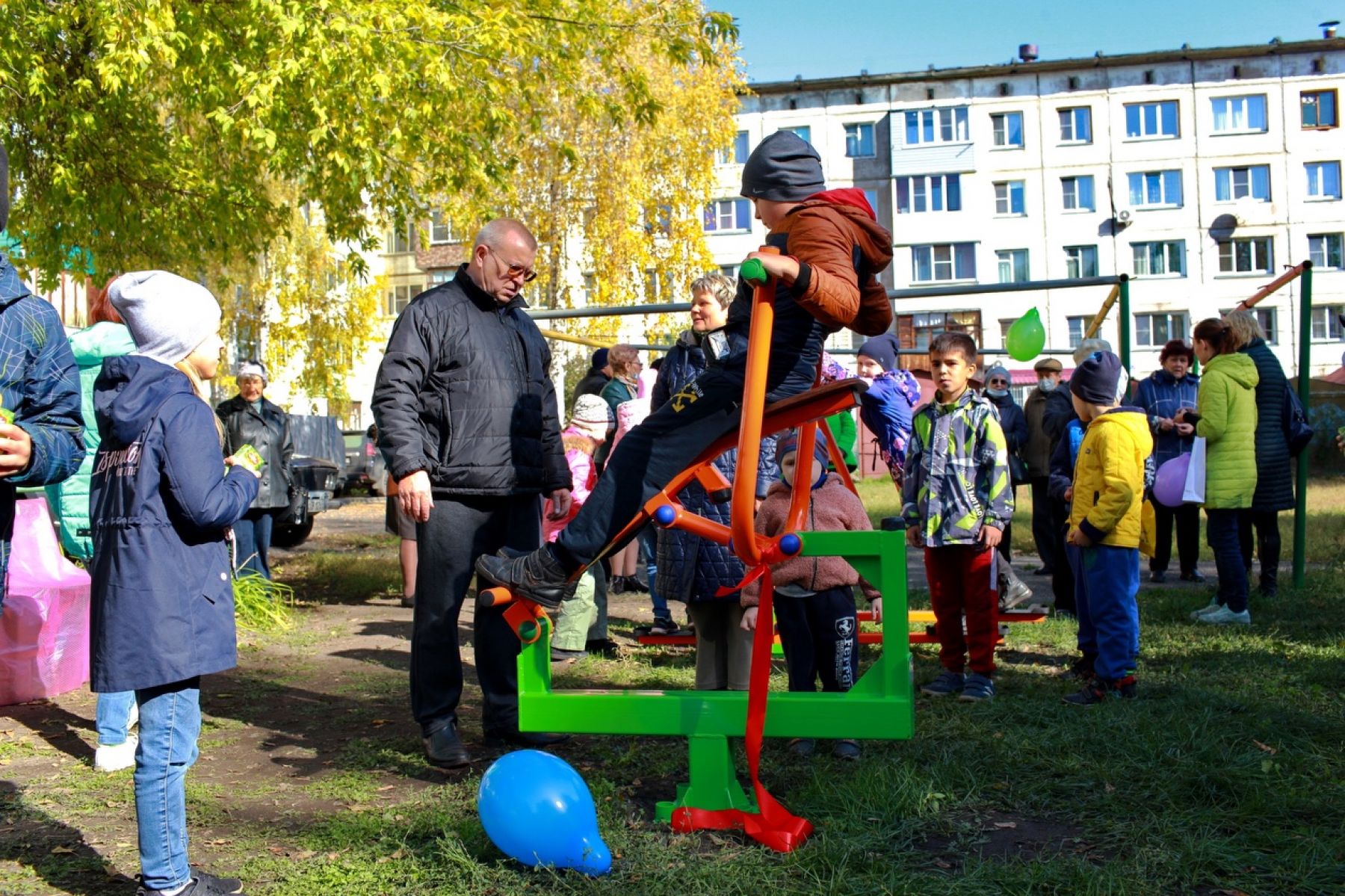 Домком Вера и её команда: неравнодушные бийчане создали во дворе спортплощадку