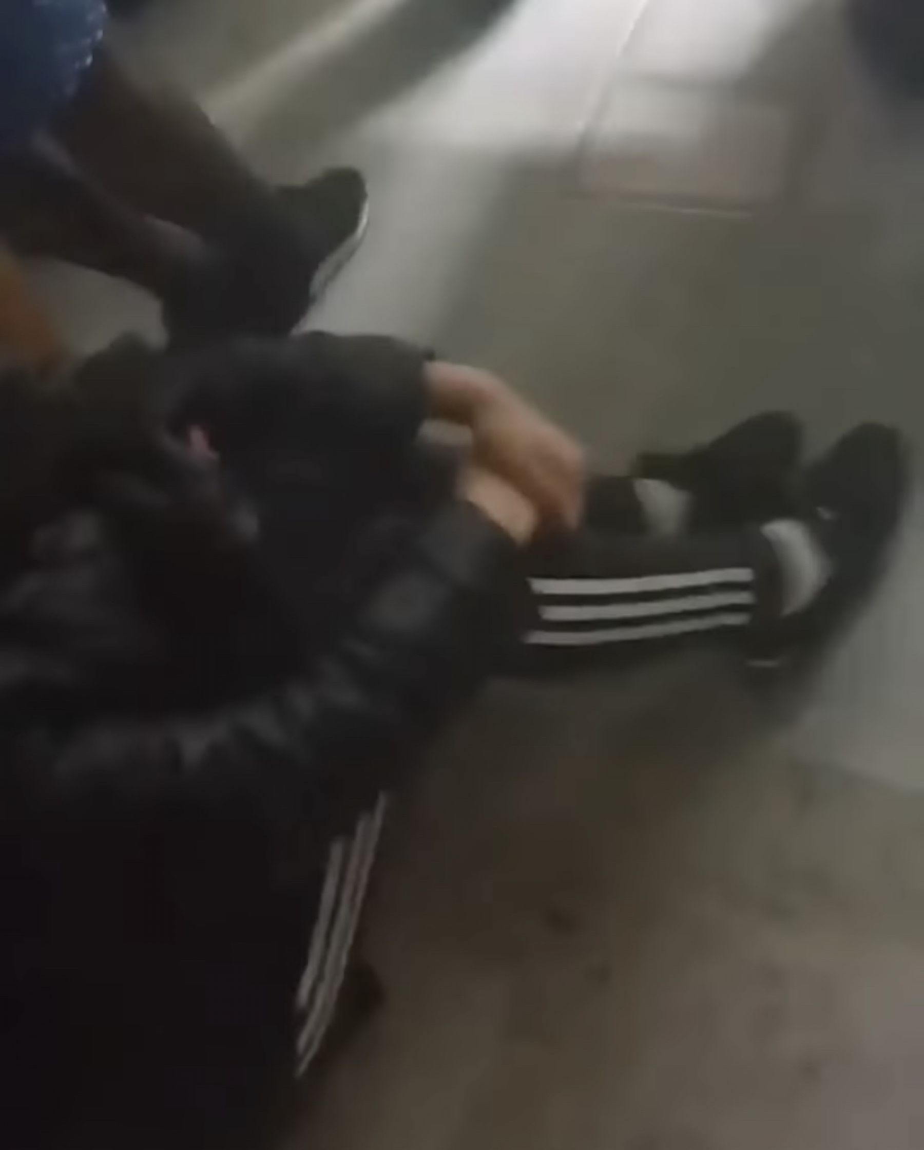 Сидят на полу и падают в обморок: бийчане жалуются на очереди на КТ и тесты