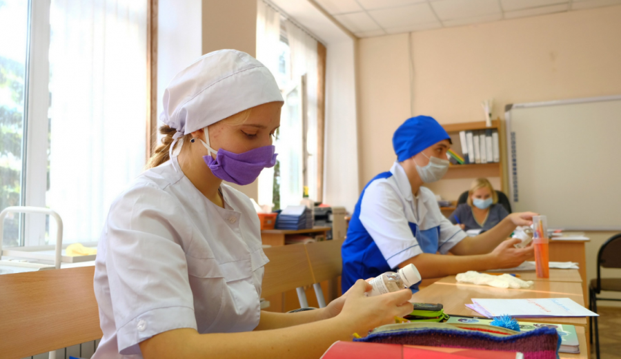 Отдохнул – и дальше: как бийские студенты-медики работали в ковидном госпитале