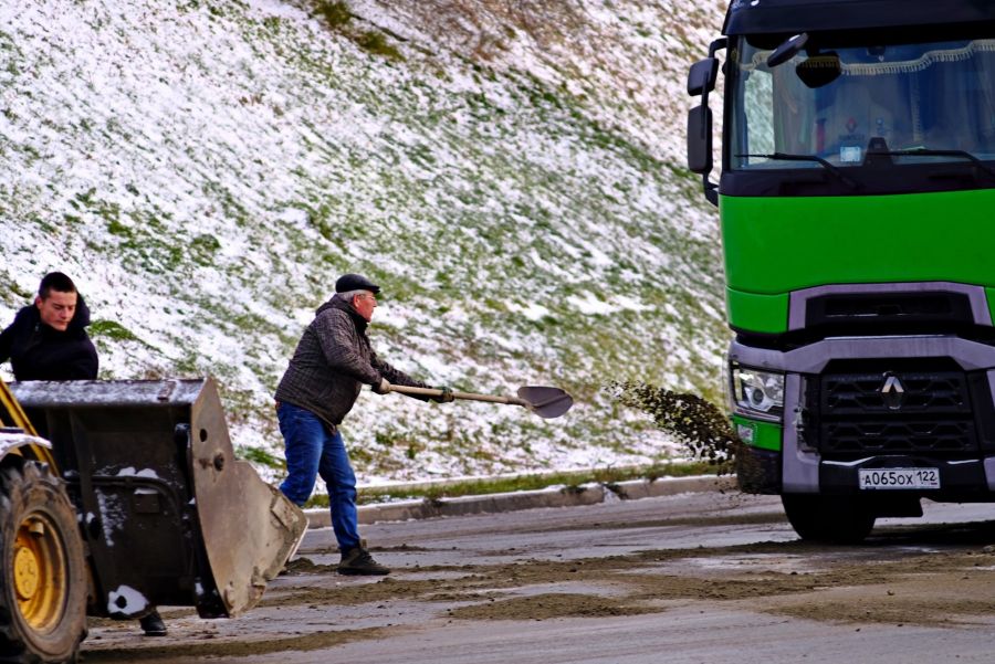 Дорожники смогут начать зимние работы на улицах Бийска только через две недели