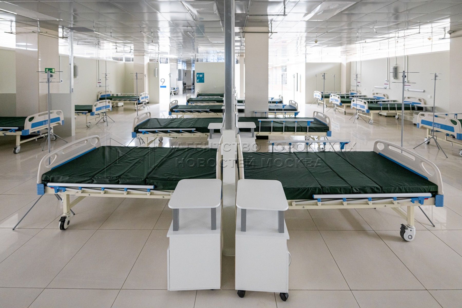 Временный госпиталь в здании АТЦ "Москва"