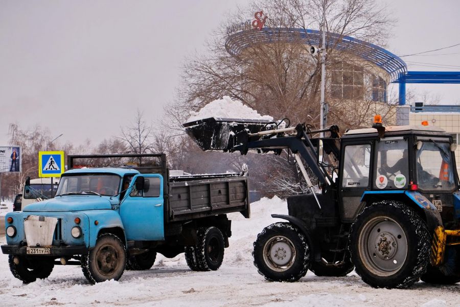 Опять зима не вовремя: почему власти Бийска никак не договорятся с дорожниками