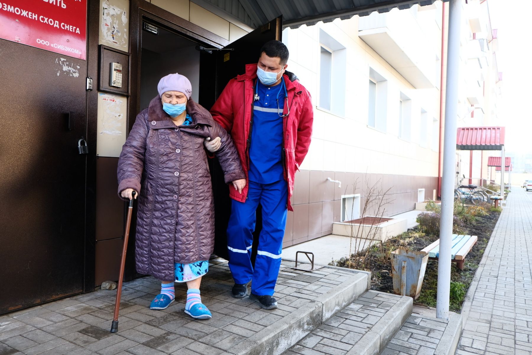 Скорая слушает: как "неотложка" Бийска работает с ковидными пациентами