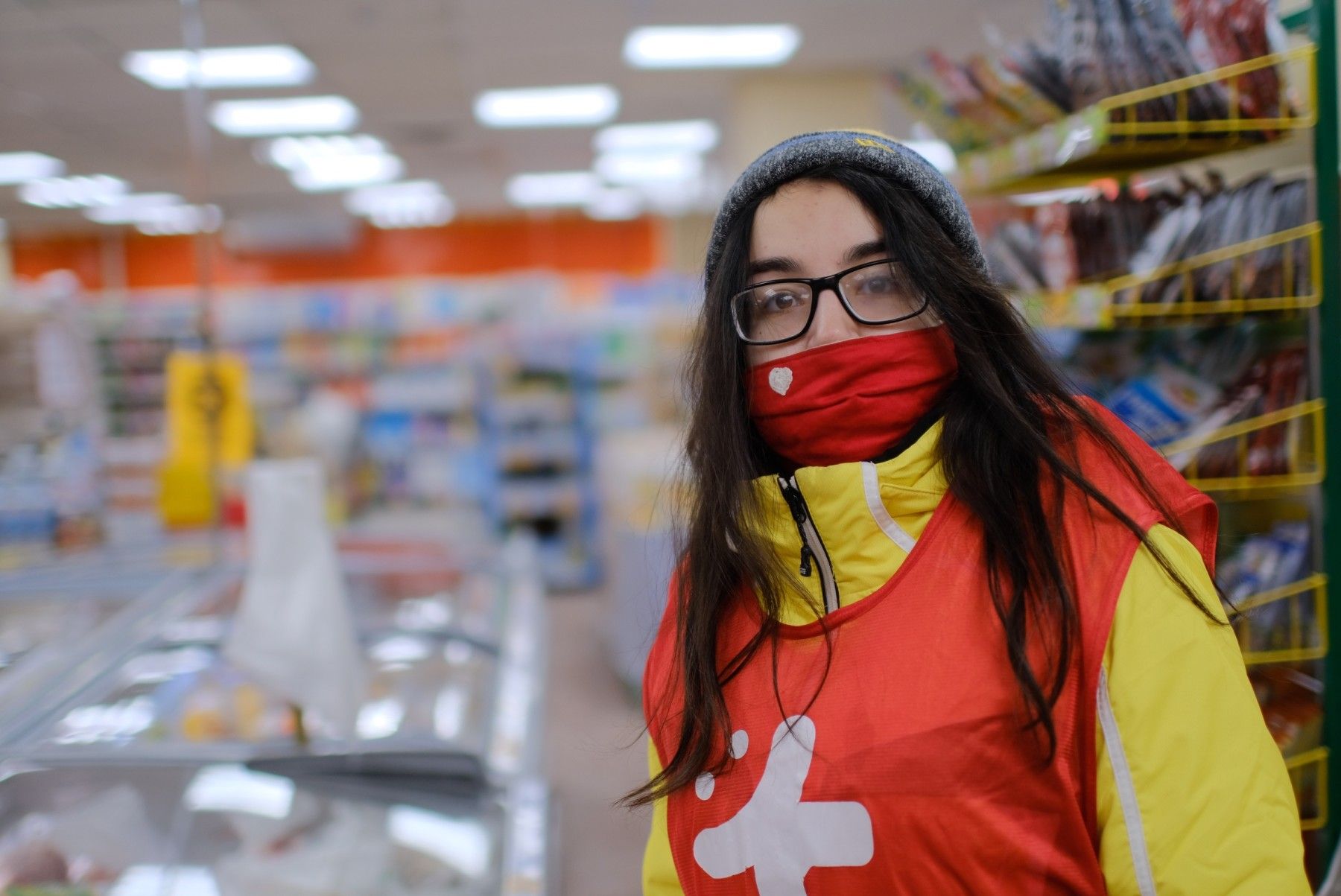 Как бийские волонтеры доставляют еду и лекарства пожилым людям