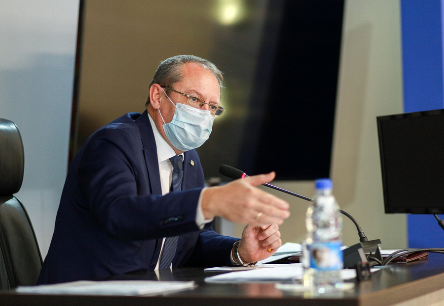 Депутаты Бийска просят мэрию очистить дороги от снега для проезда скорой помощи