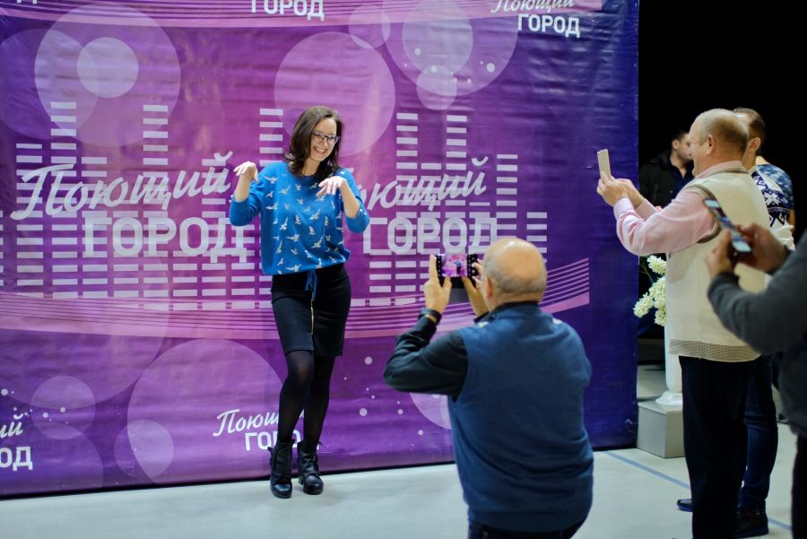 Песней – по ковиду: как прошел отборочный тур телефестиваля «Поющий город»