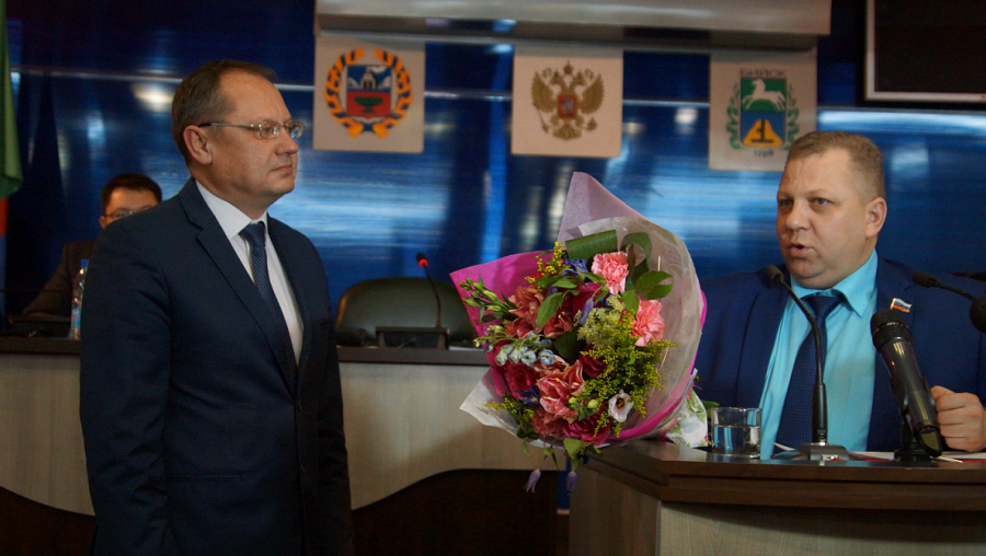 В 2017 году Дума Бийска поддержала назначение градоначальником Александра Студеникина.