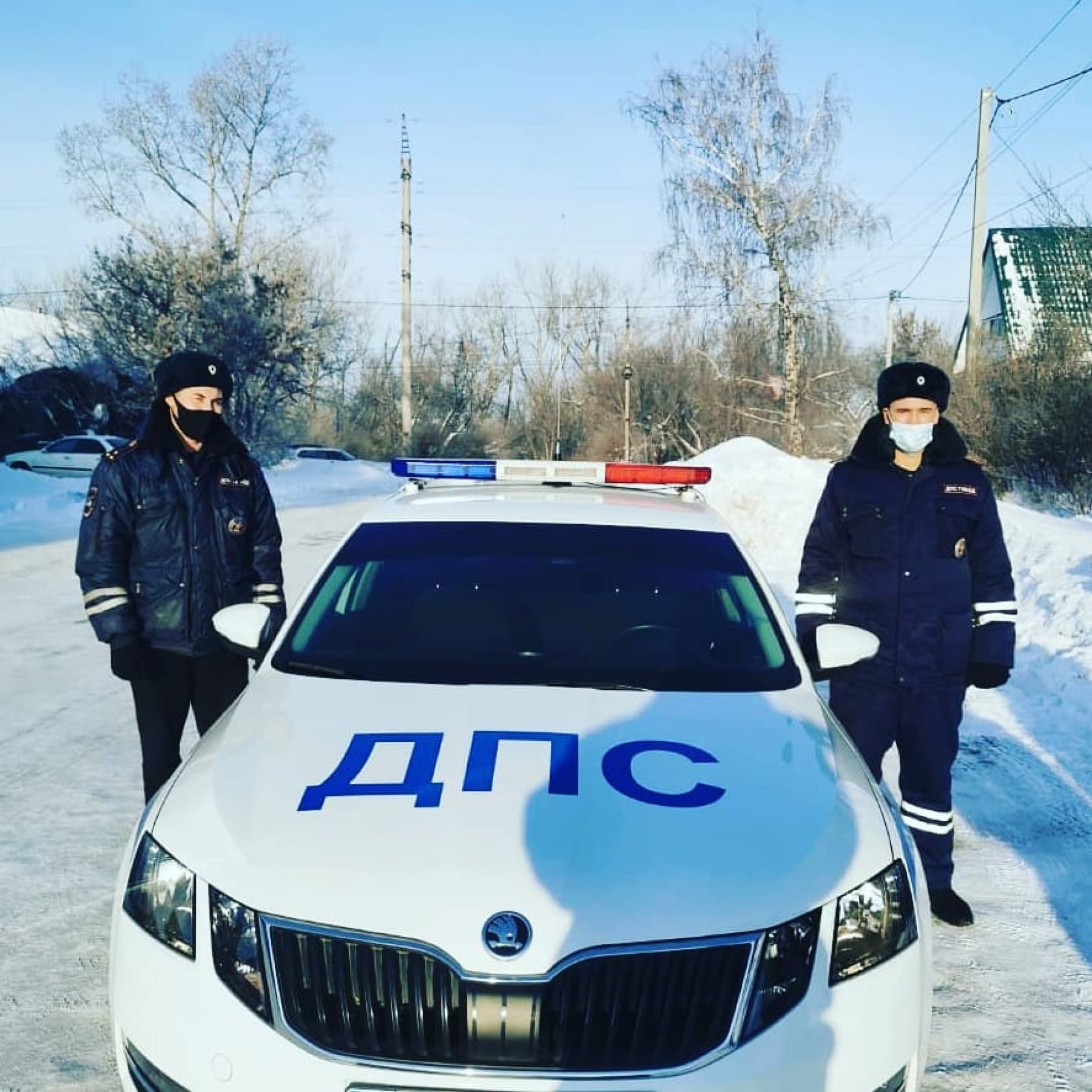 Сотрудники ГИБДД Бийска спасли замерзающих пассажиров рейсового автобуса