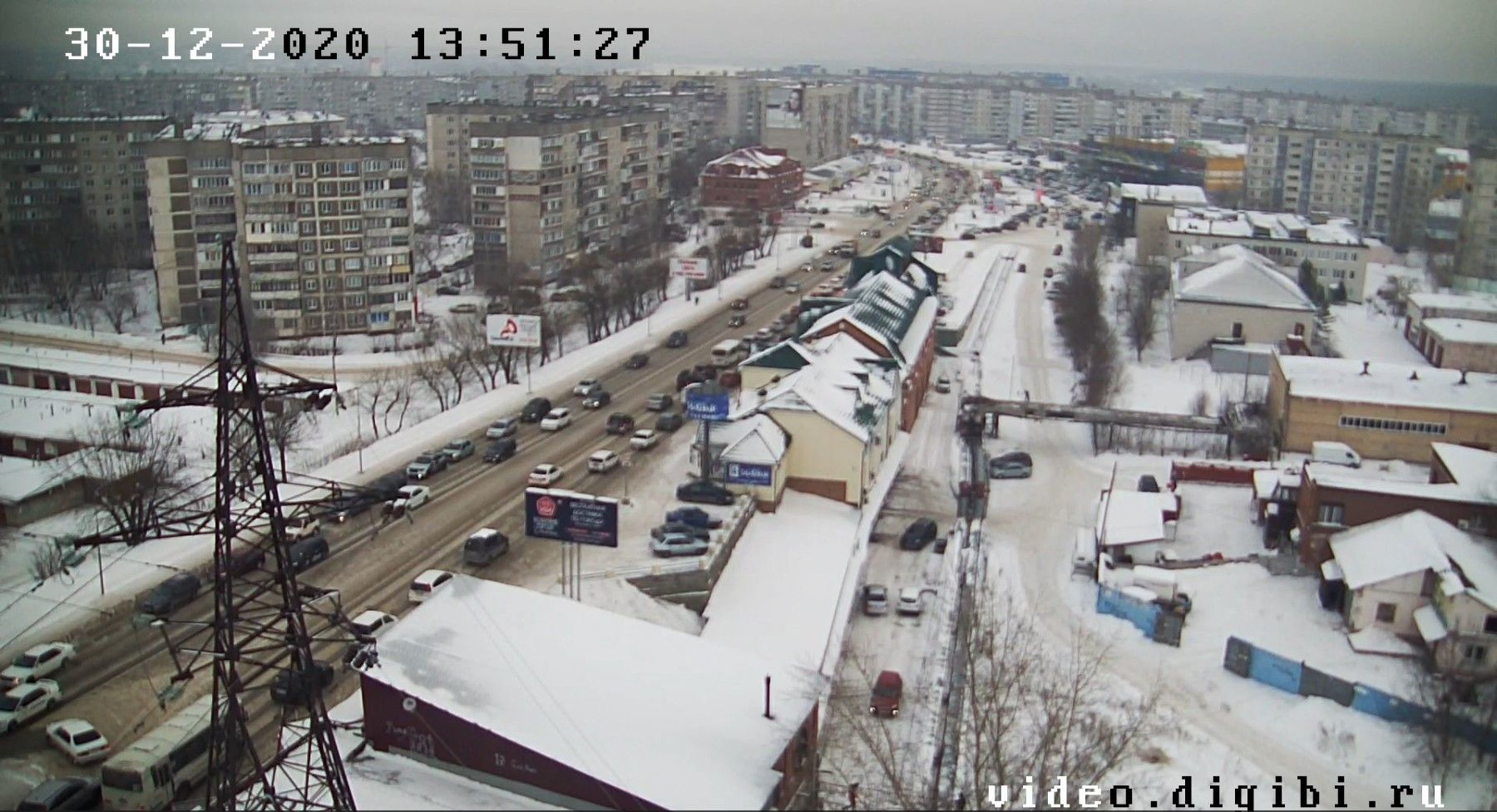 Бийск встал в предновогодних пробках, а таксисты подняли цены