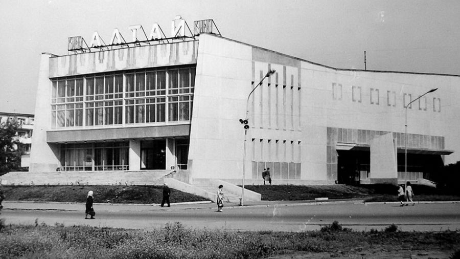 Середина 80-х - расцвет кинотеатра "Алтай": всегда полные залы, множество киносеансов, хороший советский репертуар, показы для школьников