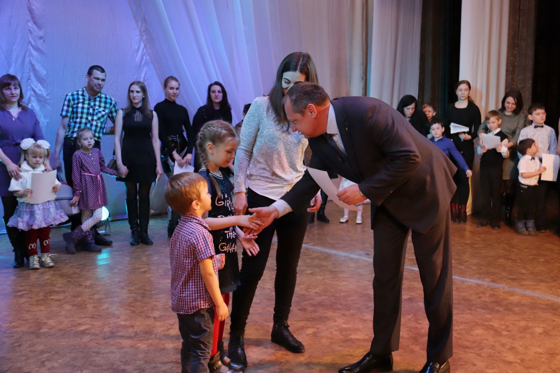 Более 350 молодых семей из Бийска стоят в очереди на жилищный сертификат