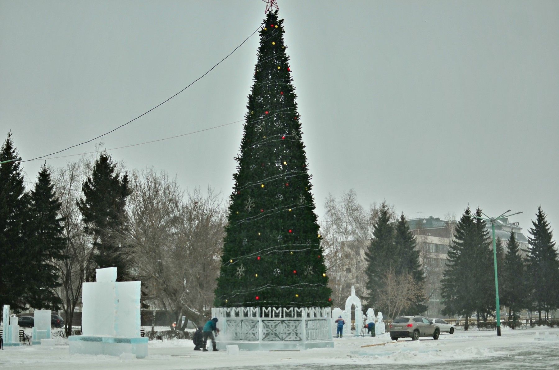 Бийску завидуют: красивейшие ледяные скульптуры вызывают восторг у жителей края 