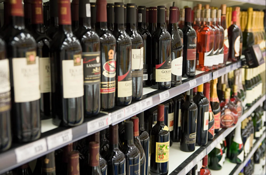 Россияне стали предпочитать красное сухое вино более крепким напиткам