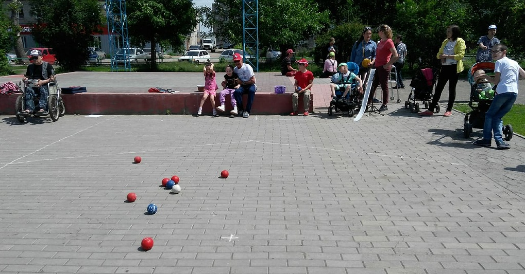 Сумасшедшие, танцуете: чем в Бийске живут дети с ДЦП и их родители