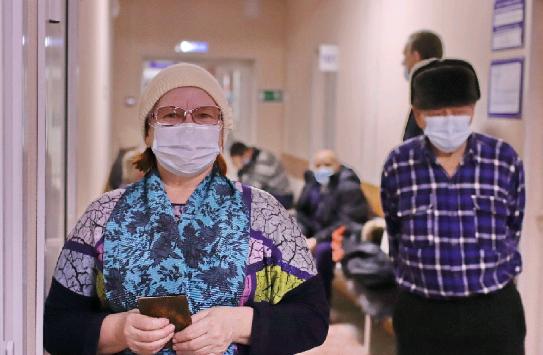 Поликлиника. Очередь. Масочный режим