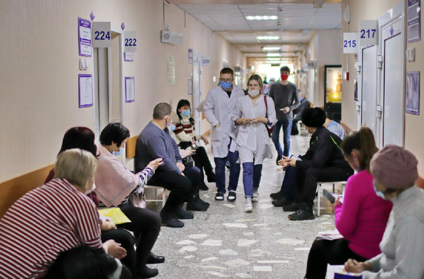 Поликлиника. Очередь. Пациенты