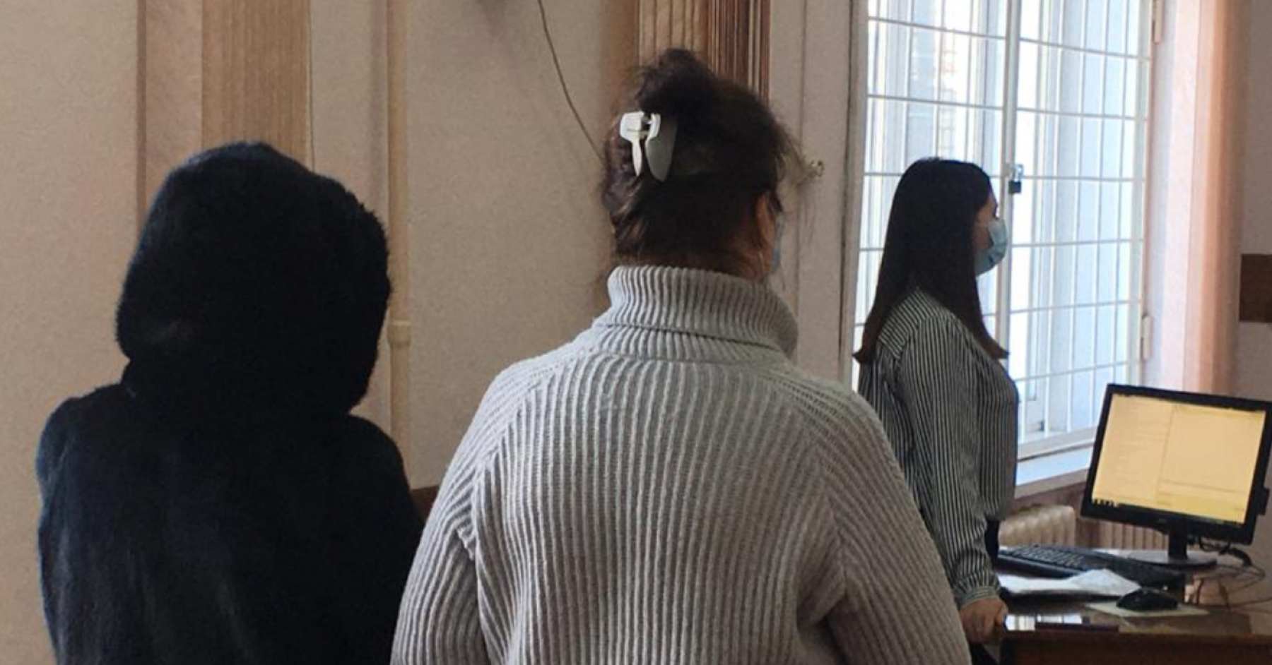 В Бийске работал центр для мигрантов, где экзамены принимали мясопереработчики