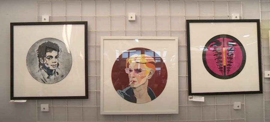 Увидеть звук: в Бийске открылась выставка картин на виниловых пластинках