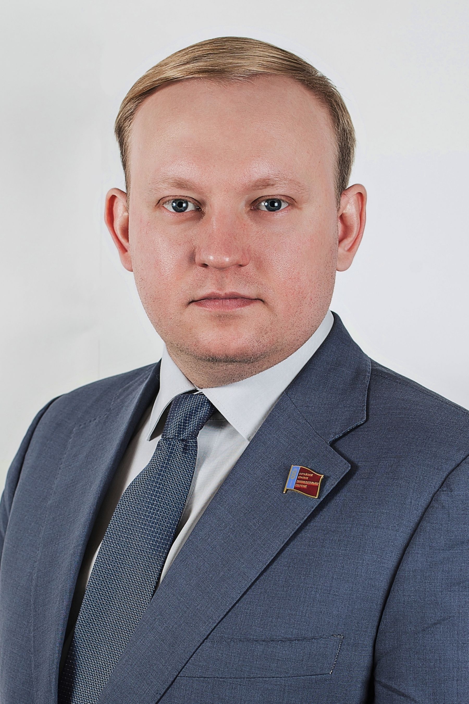 Бийчанок поздравляют с весенним праздником 8 Марта