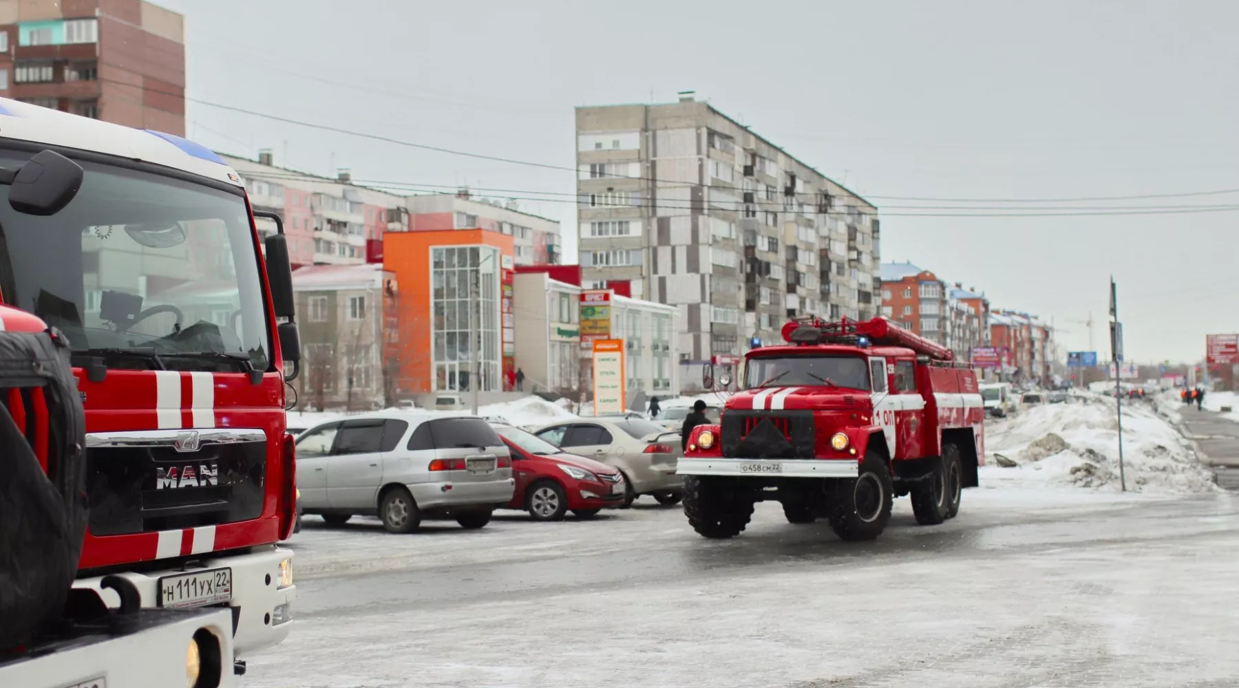 360 человек эвакуированы, пятеро спасены: в Бийске прошли пожарные учения