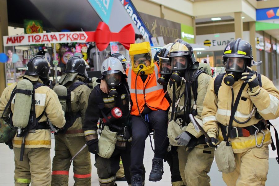 360 человек эвакуированы, пятеро спасены: в Бийске прошли пожарные учения