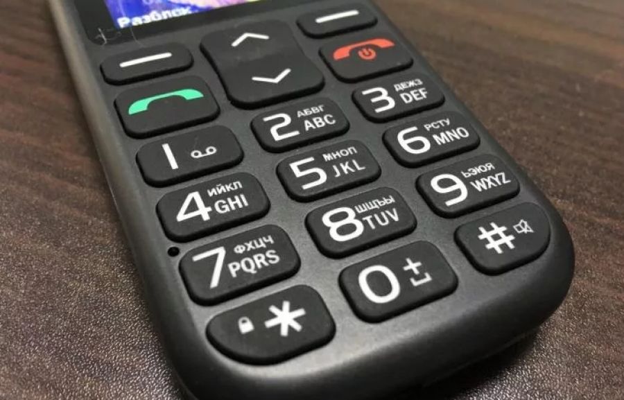 Мобильный с кнопками купить. Телефон Irbis sf63. Мобильник кнопочный. Сотовый телефон с большими кнопками. Кнопочный с большими кнопками.