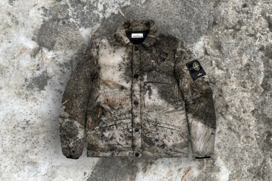 Дизайнер одежды из Сибири выпустила куртки с принтом грязных сугробов 