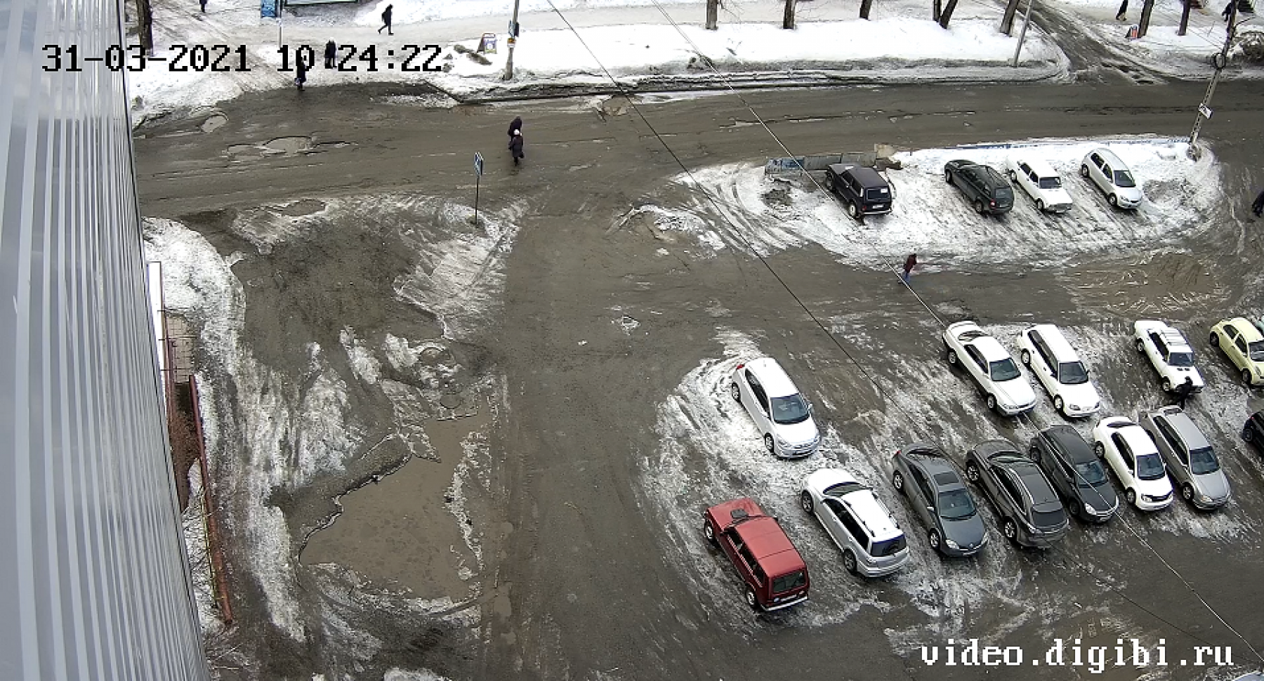 Проход открыт: в Бийске начали активно откачивать большие лужи