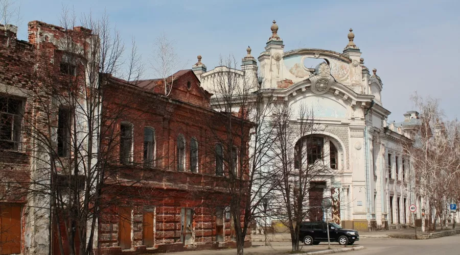 Военный городок, больница, памятник культуры: какие здания продают в Бийске