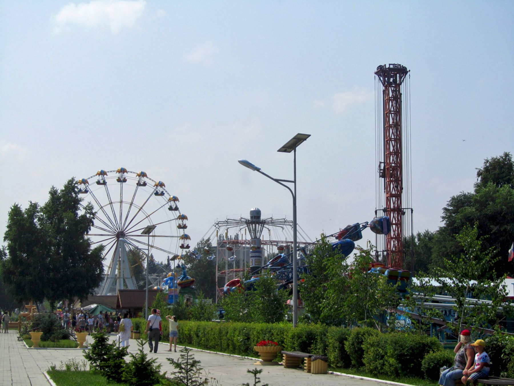Парк аттракционов под открытым небом – Изумрудный парк, «Солнечный ветер» и «Европарк»