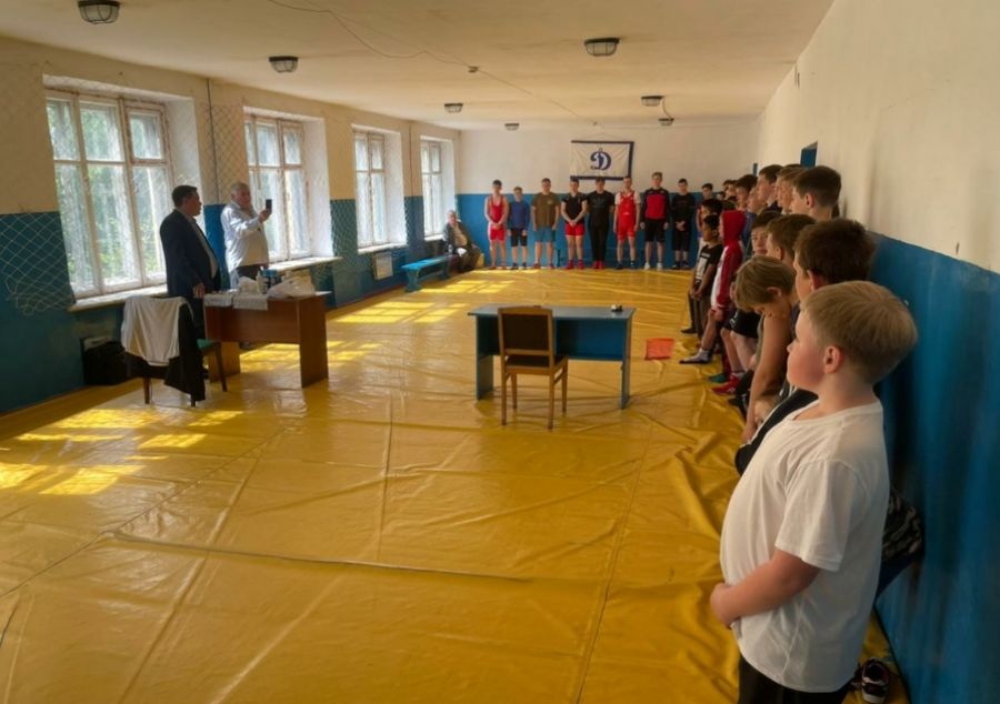 В Бийске почтили память тренеров турниром по спортивной борьбе на поясах