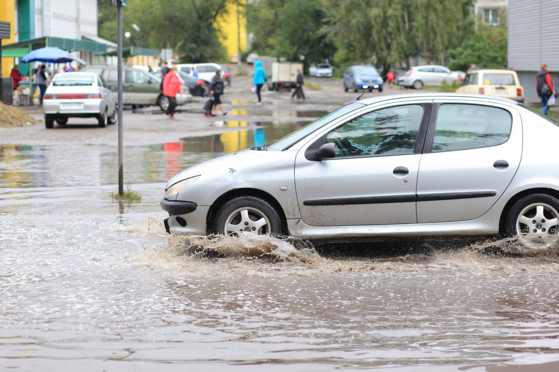 Лужи вернулись: ливневые дожди напомнили Бийску о забытых проблемах 