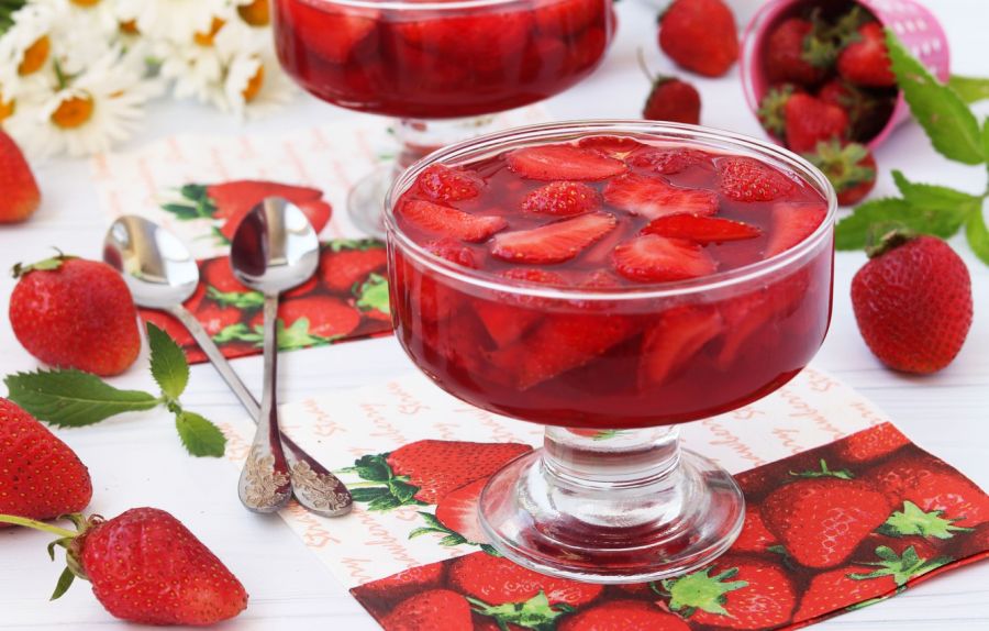 Десерты и напитки: простые летние рецепты блюд из клубники