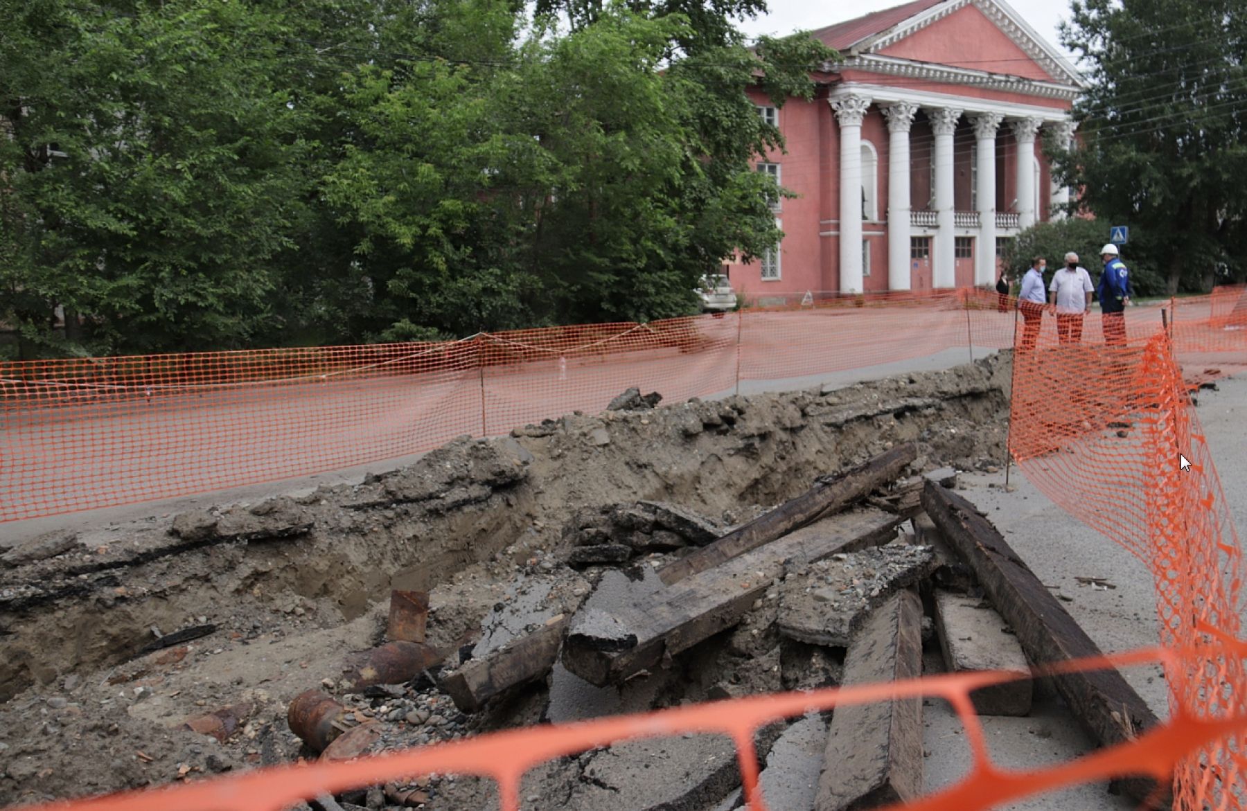 В Бийске проводят капремонт теплосетей без отключения горожан от горячей воды