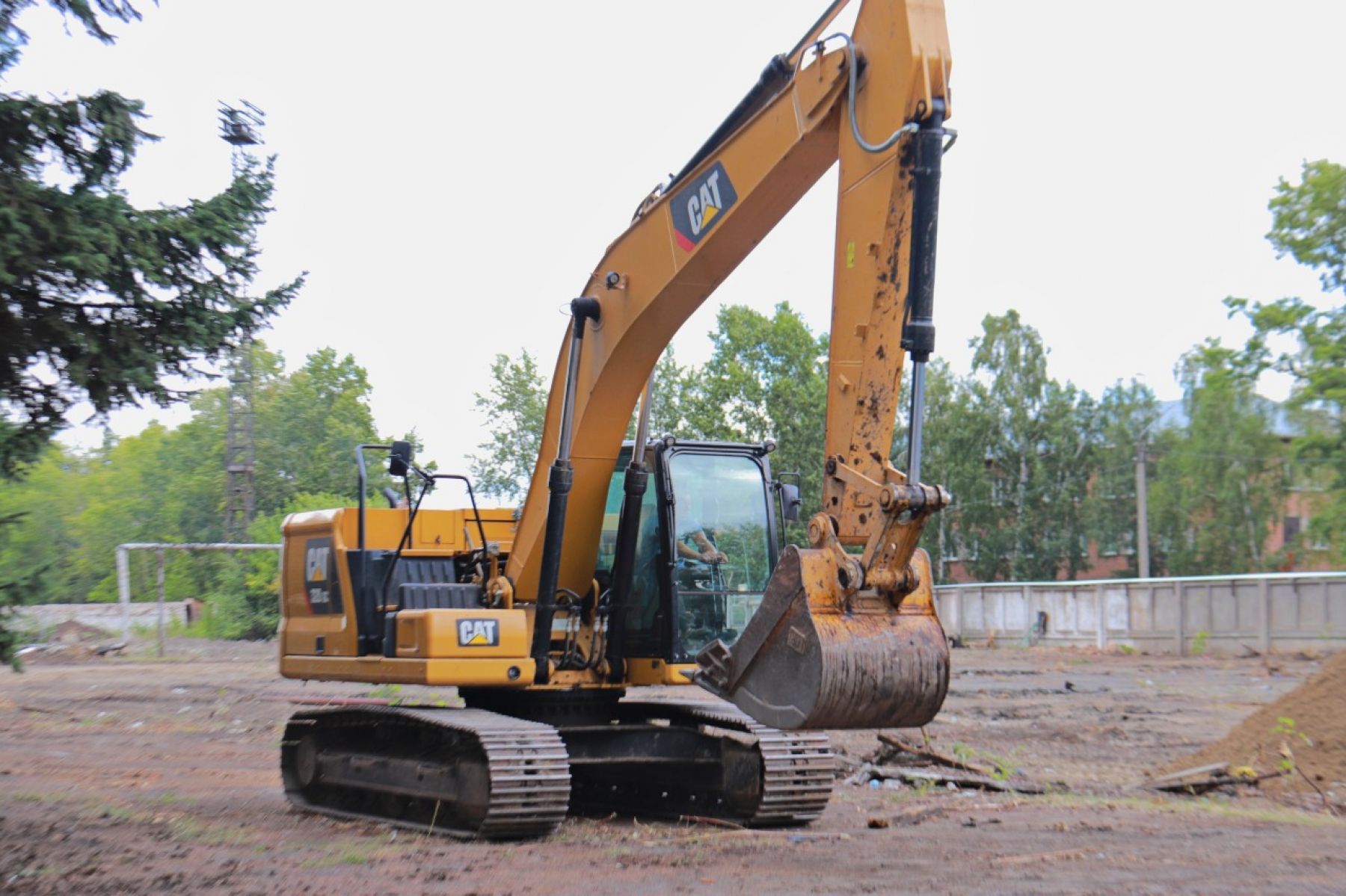 Министр спорта Алтайского края побывал в Бийске на стройке «Прогресса»