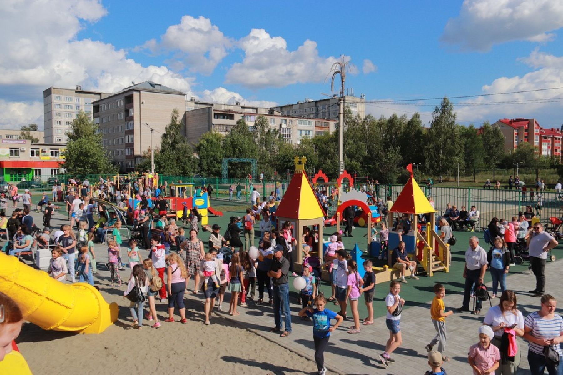 В день открытия площадка была переполнена детьми