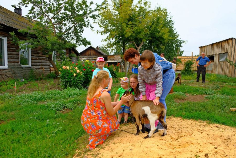 Многодетная деревенская жизнь. Покажи детей с поселка уньогана.