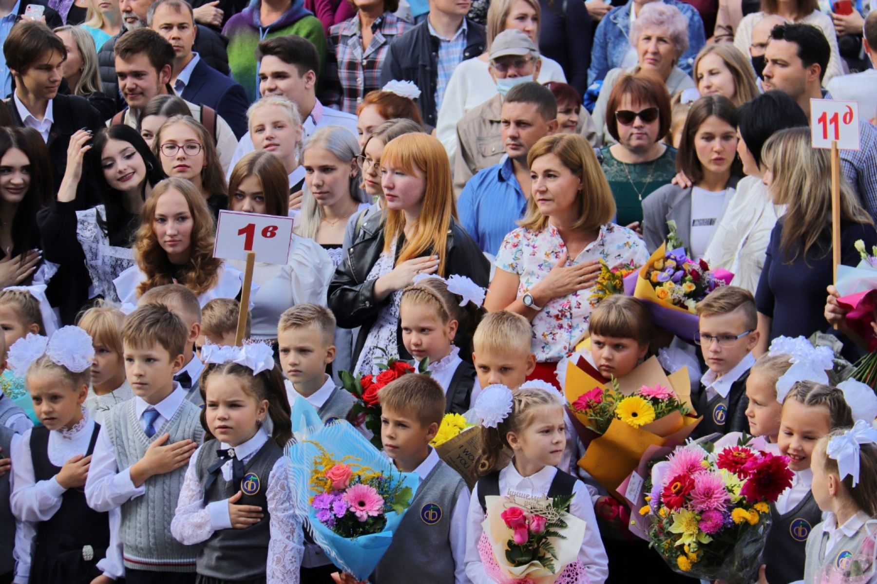 В школе и за ее пределами: в Бийске отмечают 1 сентября